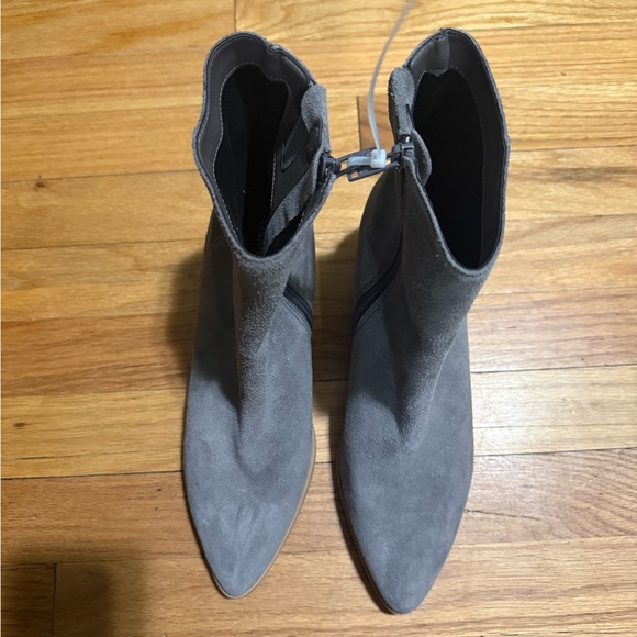 Lisa Vicky | Sunny-V Pointed Toe Bootie - Picture 2 of 6